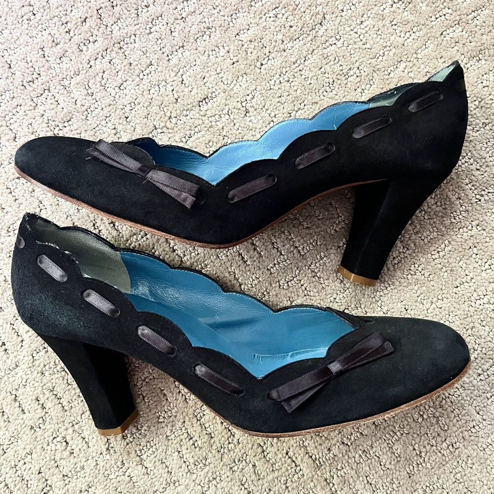 Marc Jacobs Scalloped Ribbon Trim Bow Black Suede Pumps Heels Sz 8.5 Coquette